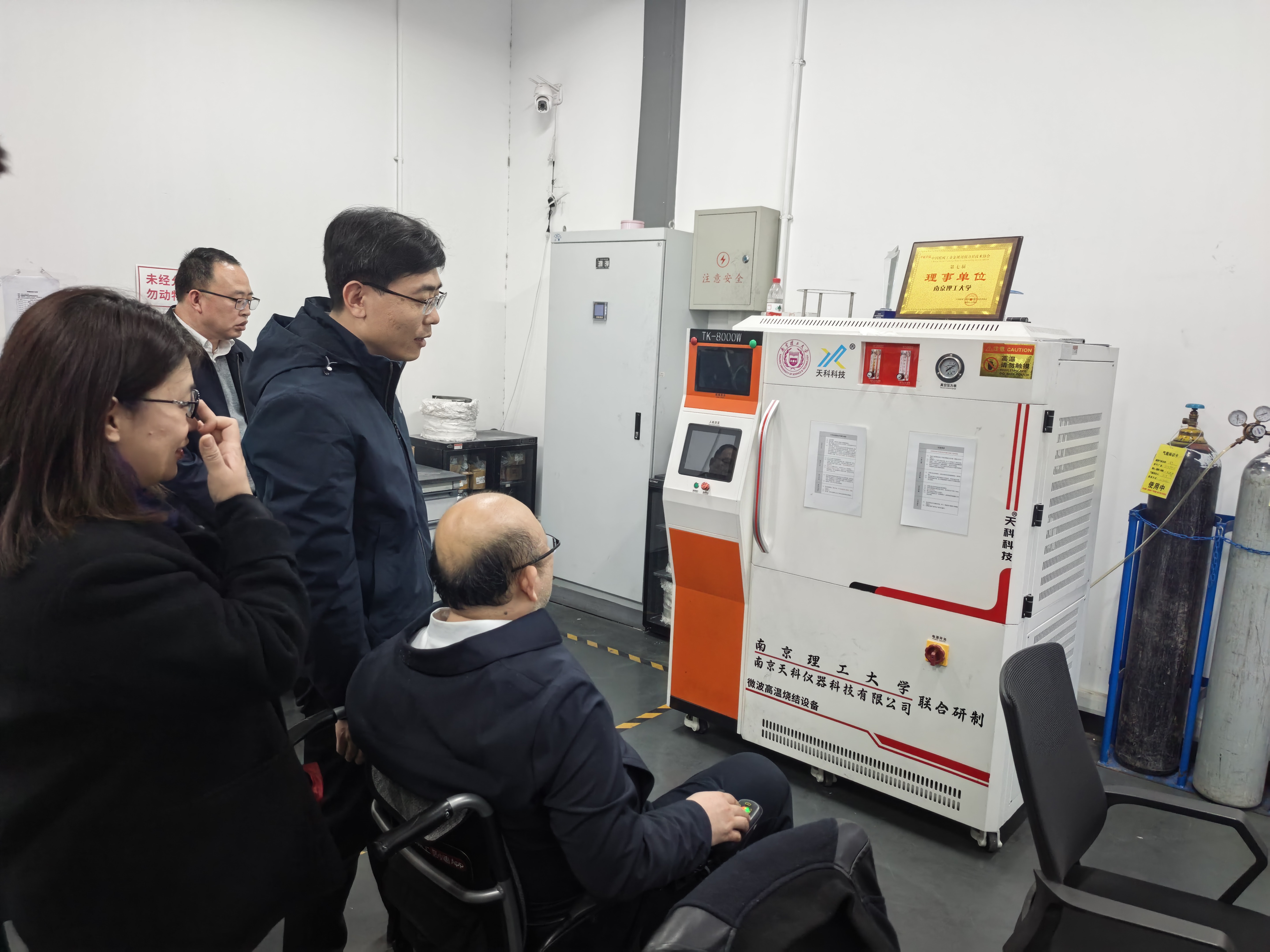 沉心鉆研 穩(wěn)步向前——天科科技微波燒結爐獲工信部裝備司高度贊賞